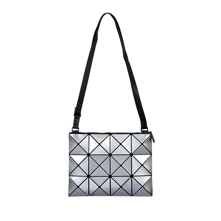 三宅一生/issey miyake 18年秋冬 logo 菱格 女包 女性 银色 单肩包